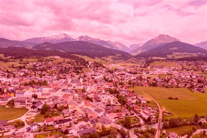 Spin Royal Tiles slot game