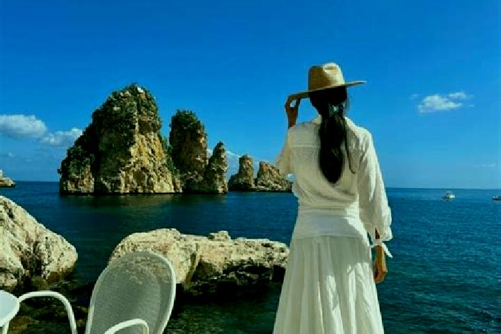 Vegas Branded Hold and Win slot machine